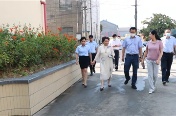 【豪门国际动态】荆州区政府领导国庆节到我司走访慰问