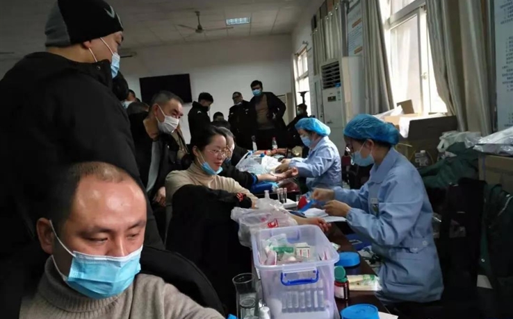 点滴热血汇聚，，，，，，，豪门国际爱心传递